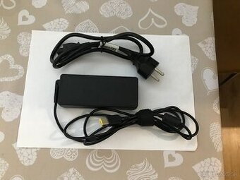 Original adapter-nabijacka pre nt. Lenovo-90wat.