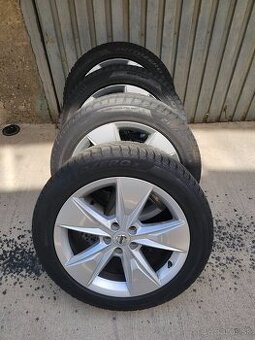 Komplet 18" zimna sada orig Volvo +zimne Pirelli 215/55 R18