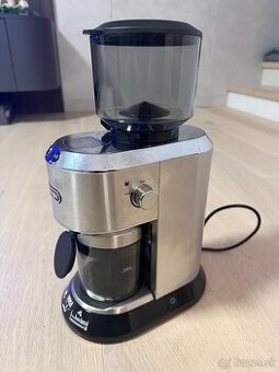 Mlynček na kávu De'Longhi KG521M