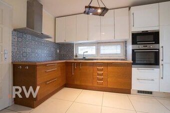 Komfortné bývanie v D. Lužnej – zrekonštruovaný RD s veľkým - 1