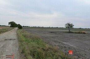 Investičný pozemok v obci Hviezdoslavov na predaj, vhodný pr