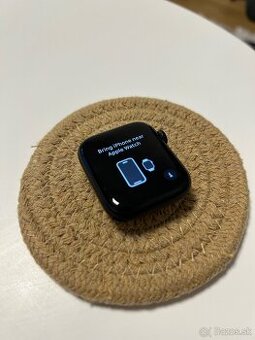Apple Watch SE (Gen 2) 44mm 100% baterka a platná záruka