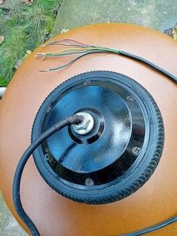Elektromotor z kolobežky.