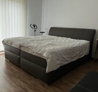 Manželská posteľ
