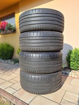 285/35 R20 + 255/40 R20 Pirelli