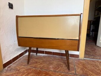 Predám retro skrinku na gramofón a platne