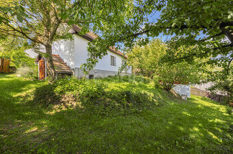Príjemný domček v obci Zlatno s veľkou záhradou, ideálny na 
