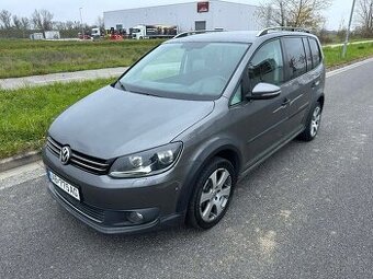 Volkswagen Touran Cross 1.6 TDI 5 miest 2011