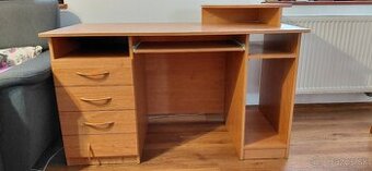 Predám starý písací stolík.