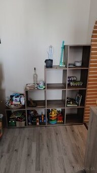 Regál / knižnica / deliaca stena