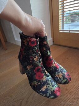 Semišová členková obuv- čižmy, veľkosť 39