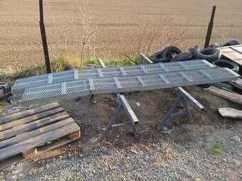 PREDAM OCELOVE NAJAZDY VELMI MASIVNE