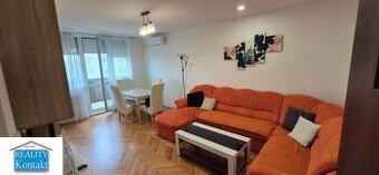 Na PREDAJ prerobený 3 izbový BYT s balkónom- širšie CENTRUM