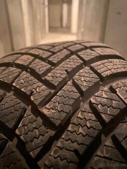 Pnuematiky 215/60 R16