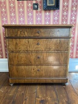 Menšia komoda biedermeier