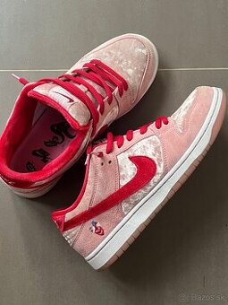 Nike dunk sb strangelove