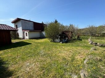Celoročná chata, 399 m² vysporiadaný pozemok, studňa