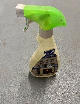 Darujem čistiaci spray na krbové sklo