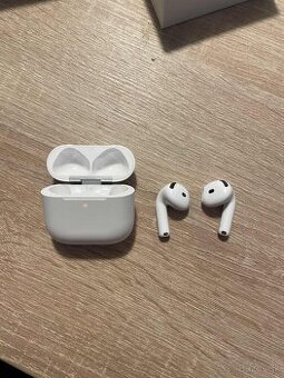 Apple AirPods 4 (použité / opravované, plne funkčné)