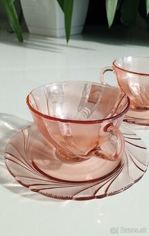 Sada poharov, ružové sklo