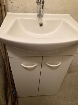 Predám skrinku s umývadlom