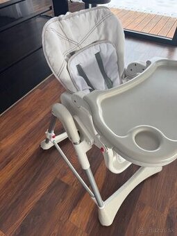 Detská jedálenská stolička.
