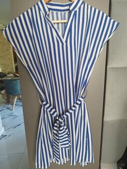 Pásikavé modré šaty