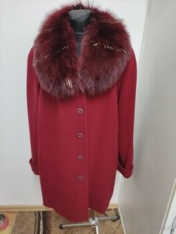 Krásny vlnený kabát, golier pravá líška.. veľkosť 52