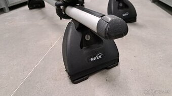 Strešný nosič Hakr a nosič lyží Nordrive pre 4 lyže