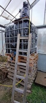 Ibc barel/kontajner a UV stabilná fólia