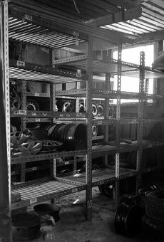 Predam pevné mohutné oceľové železné regale 82x270x440 majú