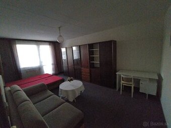 Prenájom-zrekonštruovaný byt 2+kk s 2balkóny v Nitre