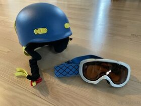 detská lyžiarska prilba XS s lyžiarskymi okuliarmi