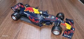 Bburago Plus Red Bull Racing RB13, Ricciardo

 1/18