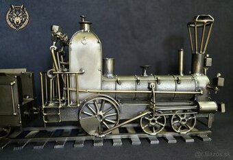 PRECÍZNE SPRACOVANÝ KOVOVÝ MODEL HISTORICKEJ PARNEJ LOKOMOTÍ
