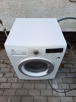 Rodinná parná práčka Electrolux na 8kg oradla