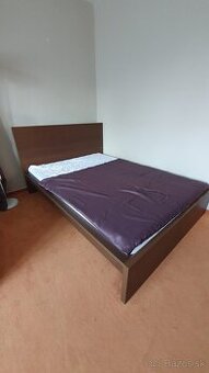 Postel MALM z Ikei s rostom a matracom