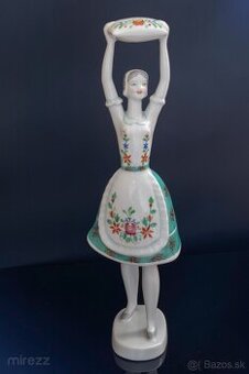 Porcelánová figúrka Hollohaza - Dievča s vankúšom
