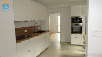 Na dlhodobý prenájom moderný, novo zrekonštruovaný 3 izbový