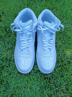 Biele Nike tenisky