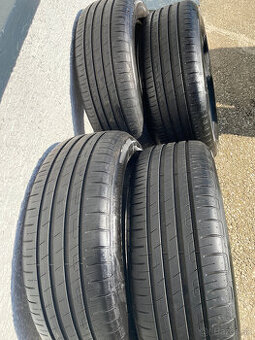 Predám zánovné LETNÉ pneu zn.GOODYEAR 215/55 R17 94V.