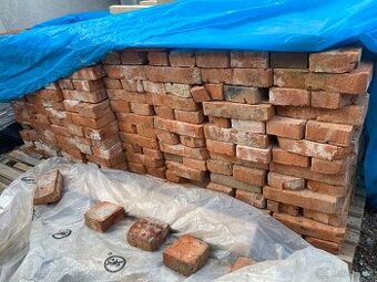 Predám 2 palety pálených tehiel