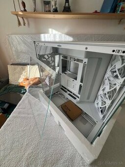 Pc skrinka NZXT H9 flow