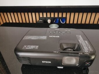 Lacno predám Projektor Epson