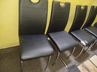 Jedálenské stoličky 4 ks predám.