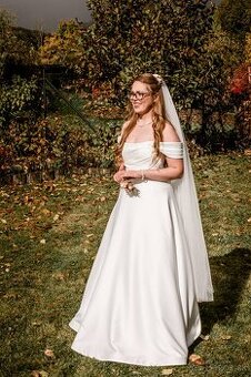 Moderné saténové svadobné šaty