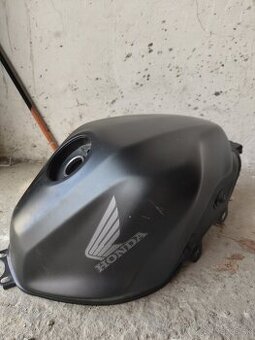 Honda CB 500 Hornet 2024 nádrž