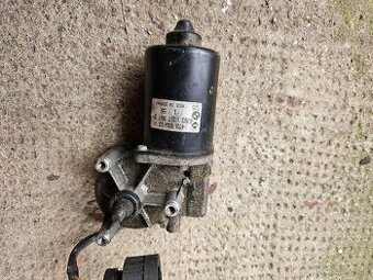 Bmw e36 motorček stieračov.