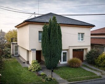 Samostatne stojaci 6-izbový rodinný dom / Hradec