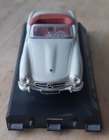Modely / model aut 1:43 - 1